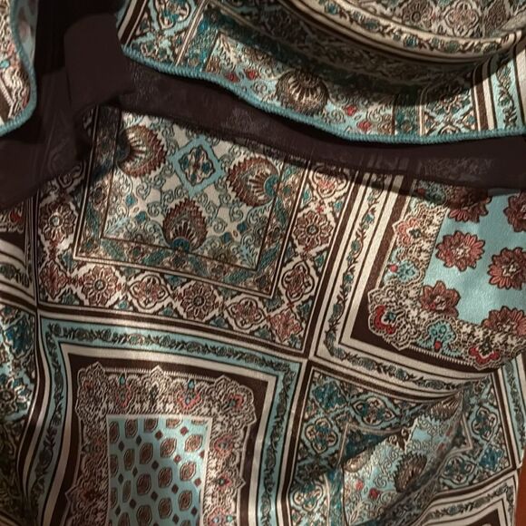 Patterned Sleeveless Top - Picture 2 of 3